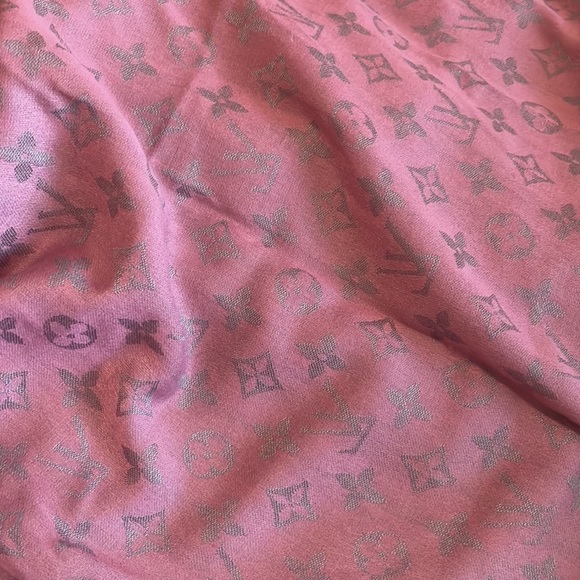 LV scarf - Picture 3 of 6